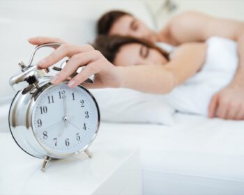 20170801012503 graphicstock couple sleeping on bed focus on clock girl turns off the alarm hominrpuhx 350x280 - Start Early and Keep it Up